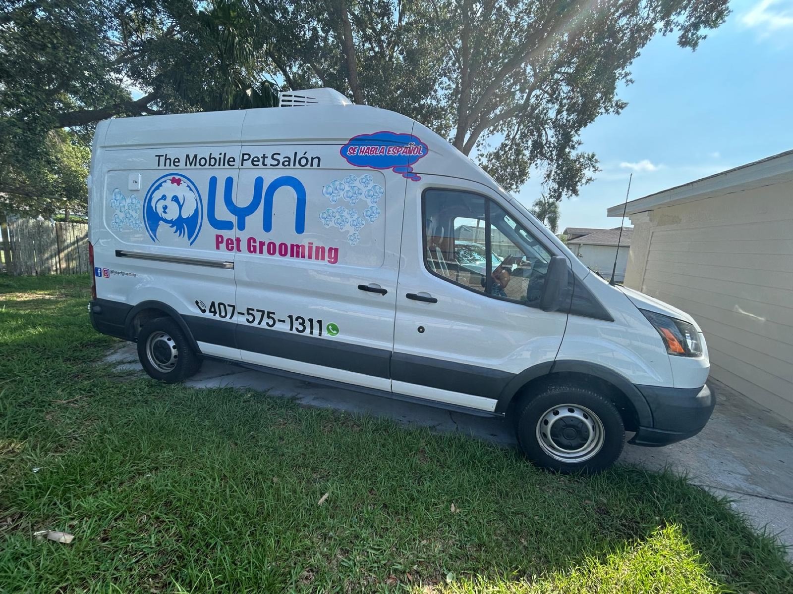 Lyn Pet Grooming mobile salon van in Central Florida